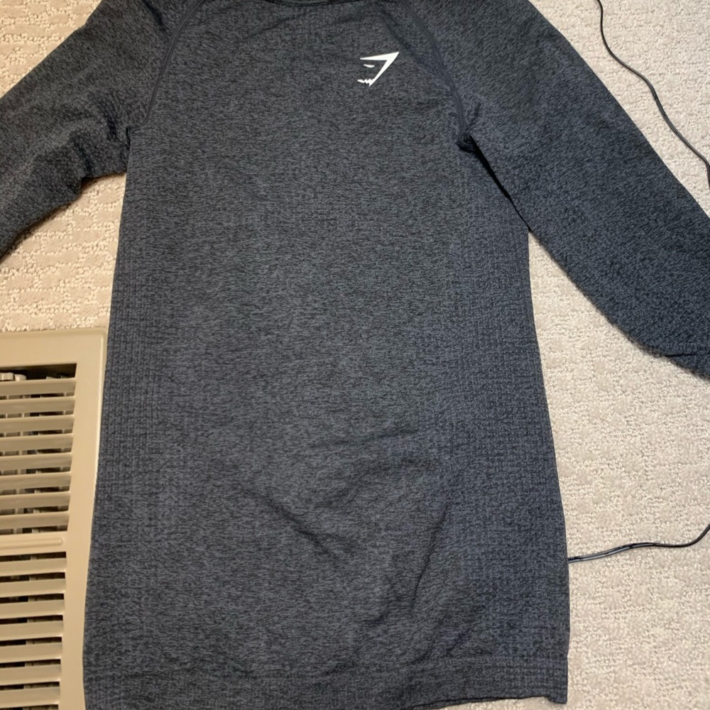 GYMSHARK LONG SLEVE WORKOUT SHIRT